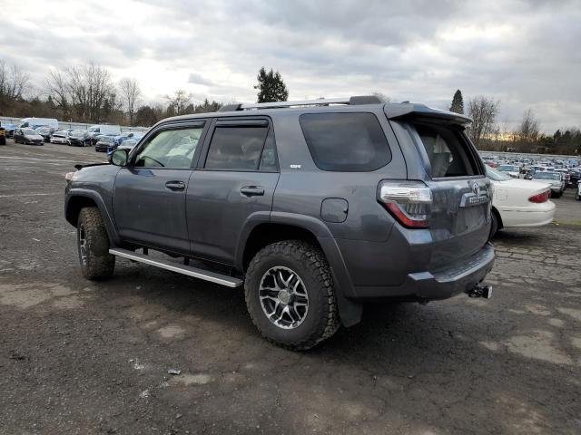 JTEBU5JRXL5813596 - 2020 TOYOTA 4RUNNER SR5/SR5 PREMIUM GRAY photo 2