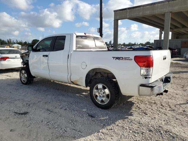 5TFUW5F1XDX315978 - 2013 TOYOTA TUNDRA DOUBLE CAB SR5 WHITE photo 2