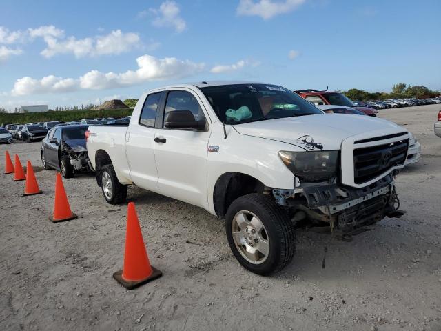 5TFUW5F1XDX315978 - 2013 TOYOTA TUNDRA DOUBLE CAB SR5 WHITE photo 4