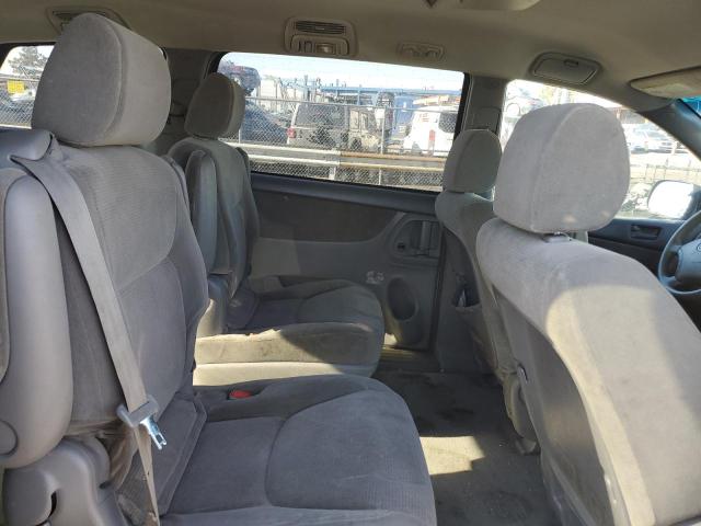 5TDBA23C34S007325 - 2004 TOYOTA SIENNA LE SILVER photo 11