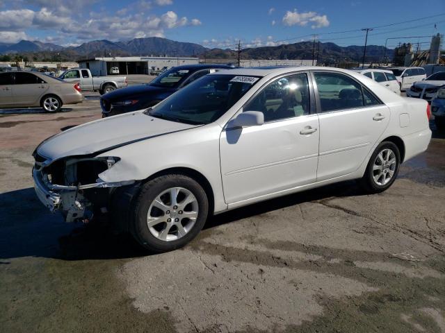 JTDBE32K240255250 - 2004 TOYOTA CAMRY LE WHITE photo 1