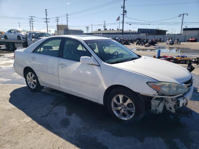 JTDBE32K240255250 - 2004 TOYOTA CAMRY LE WHITE photo 4