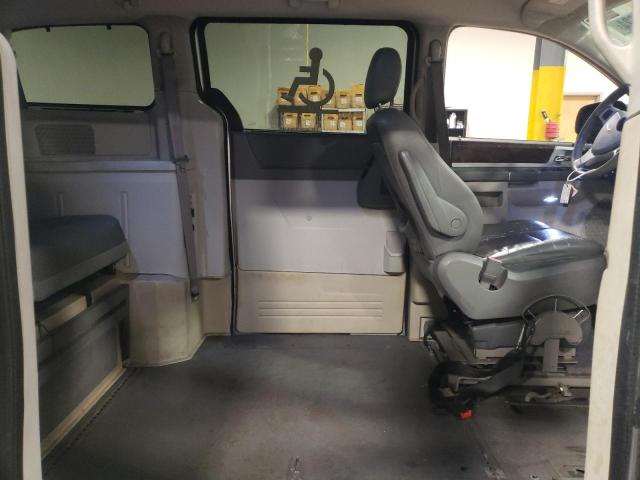 2A4RR5DX5AR162208 - 2010 CHRYSLER TOWN & COU TOURING SILVER photo 11