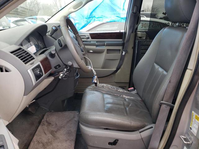 2A4RR5DX5AR162208 - 2010 CHRYSLER TOWN & COU TOURING SILVER photo 7