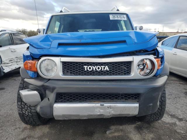 JTEBU11F470090975 - 2007 TOYOTA FJ CRUISER BLUE photo 5