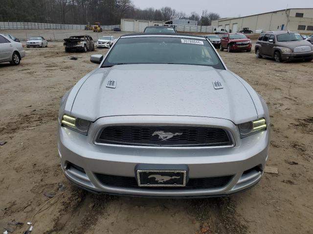 1ZVBP8EM6D5202796 - 2013 FORD MUSTANG SILVER photo 5