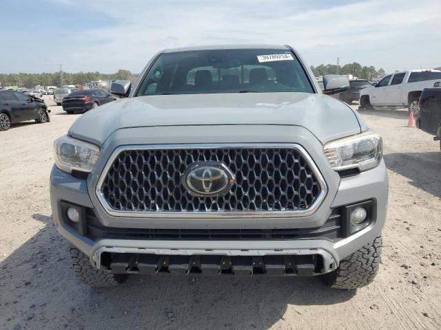 3TMDZ5BN8JM049149 - 2018 TOYOTA TACOMA DOUBLE CAB GRAY photo 5