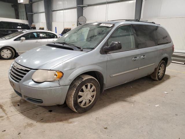 2C4GP54L15R574762 - 2005 CHRYSLER TOWN & COU TOURING SILVER photo 1