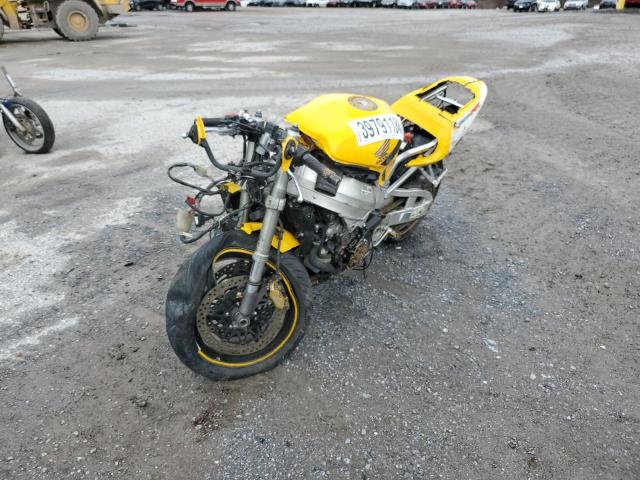 JH2SC4402YM001633 - 2000 HONDA CBR900 RR YELLOW photo 2