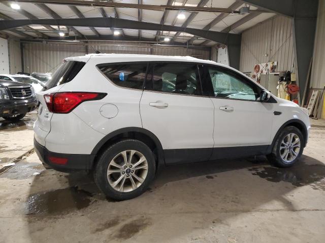 1FMCU9GD8KUC07399 - 2019 FORD ESCAPE SE WHITE photo 3