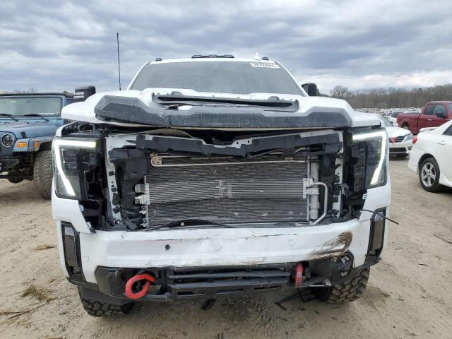 1GT49PEY7RF164855 - 2024 GMC SIERRA K2500 AT4 WHITE photo 5