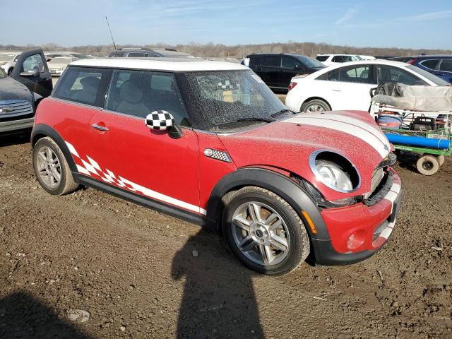 WMWSU3C58DT680981 - 2013 MINI COOPER RED photo 4