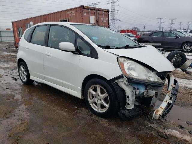 JHMGE8H42AC039242 - 2010 HONDA FIT SPORT WHITE photo 4