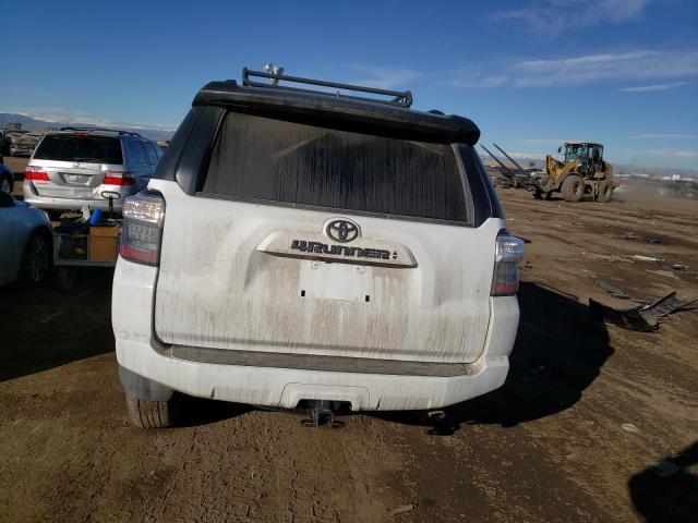 JTEMU5JR2P6097124 - 2023 TOYOTA 4RUNNER SE WHITE photo 6