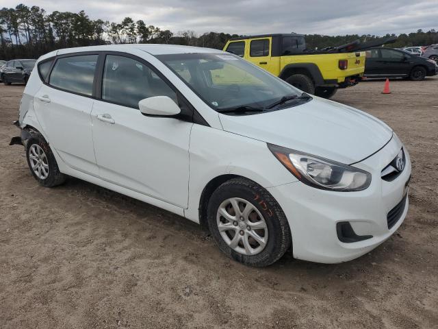 KMHCT5AE3DU130974 - 2013 HYUNDAI ACCENT GLS WHITE photo 4