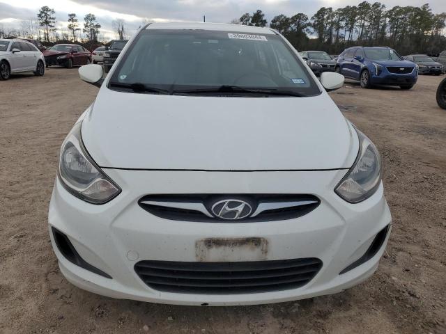 KMHCT5AE3DU130974 - 2013 HYUNDAI ACCENT GLS WHITE photo 5