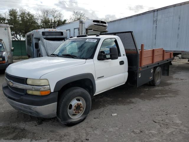 1GBJC34UX2F110228 - 2002 CHEVROLET SILVERADO WHITE photo 2