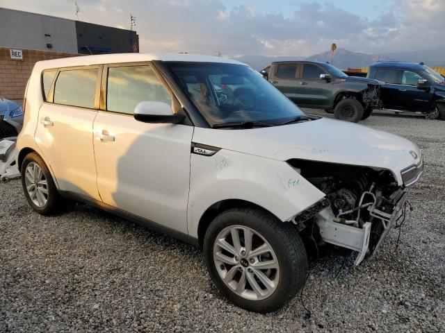 KNDJP3A52K7009773 - 2019 KIA SOUL + WHITE photo 4