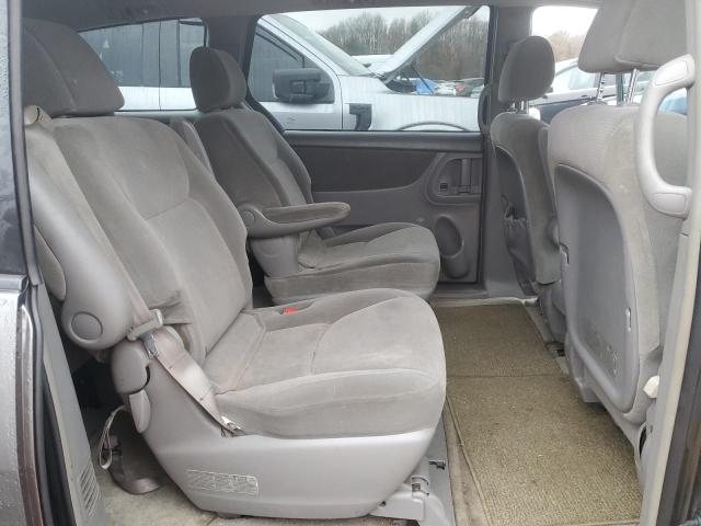 5TDZA23C54S069257 - 2004 TOYOTA SIENNA CE GRAY photo 11