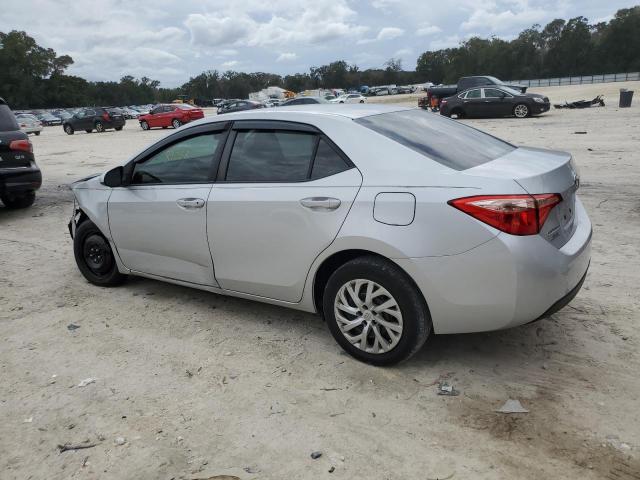 2T1BURHE3JC046074 - 2018 TOYOTA COROLLA L SILVER photo 2