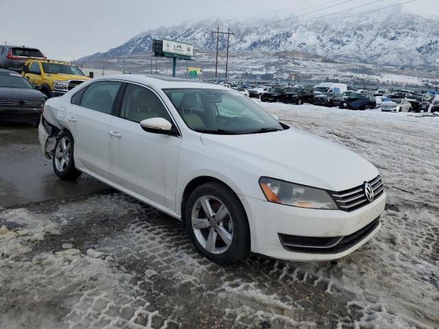 1VWBH7A31CC096241 - 2012 VOLKSWAGEN PASSAT SE WHITE photo 4