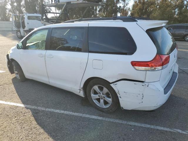 5TDKK3DC5BS163395 - 2011 TOYOTA SIENNA LE WHITE photo 2