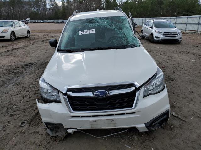 JF2SJABC7JH496745 - 2018 SUBARU FORESTER 2.5I WHITE photo 5