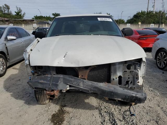 1GTCS19W428144630 - 2002 GMC SONOMA WHITE photo 5