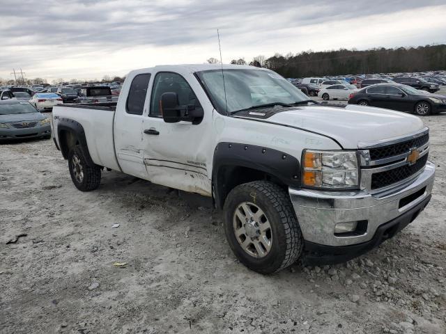 1GC2KXC84BZ457681 - 2011 CHEVROLET SILVERADO K2500 HEAVY DUTY LT WHITE photo 4