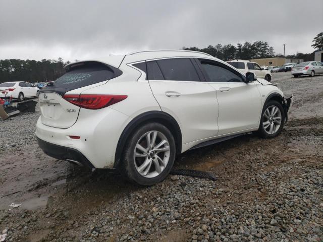 SJKCH5CP5JA045925 - 2018 INFINITI QX30 BASE WHITE photo 3