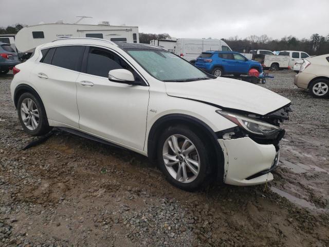 SJKCH5CP5JA045925 - 2018 INFINITI QX30 BASE WHITE photo 4