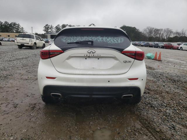 SJKCH5CP5JA045925 - 2018 INFINITI QX30 BASE WHITE photo 6