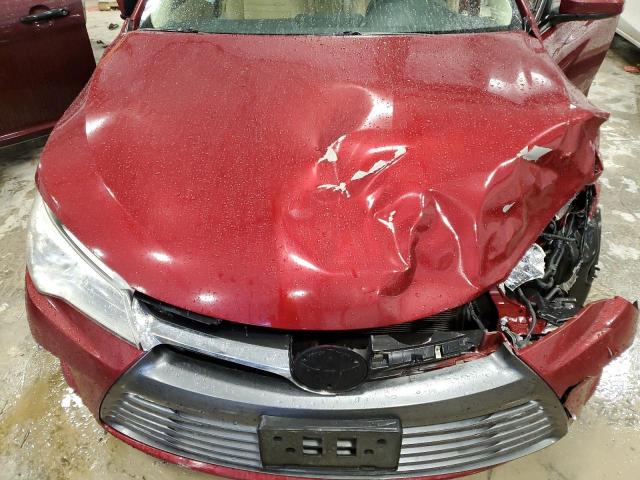4T1BF1FK4FU890215 - 2015 TOYOTA CAMRY LE RED photo 11