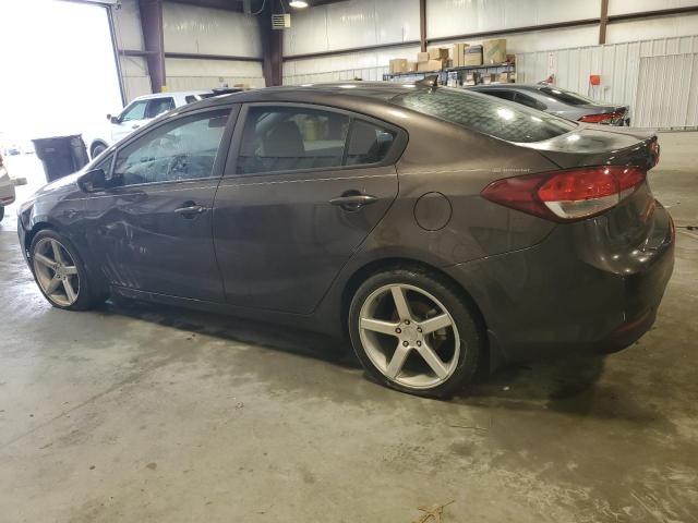 3KPFK4A72JE205769 - 2018 KIA FORTE LX BROWN photo 2