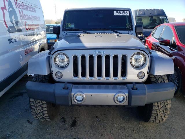 1C4HJWEGXJL930304 - 2018 JEEP WRANGLER U SAHARA SILVER photo 5