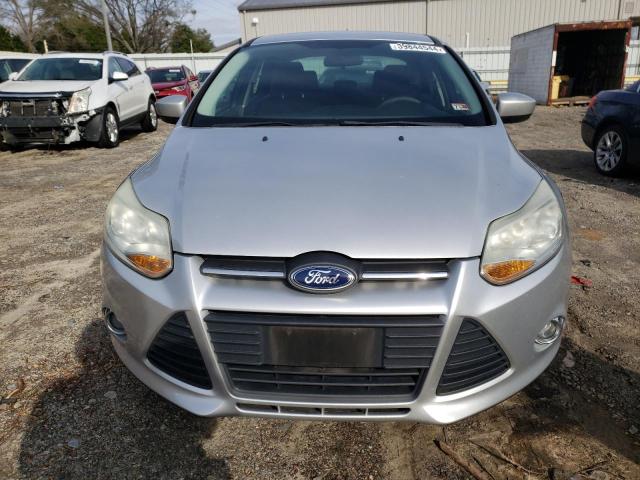 1FAHP3F21CL309154 - 2012 FORD FOCUS SE SILVER photo 5