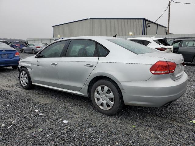 1VWAT7A3XFC032147 - 2015 VOLKSWAGEN PASSAT S SILVER photo 2