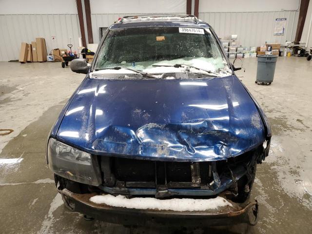 1GNDT13S422390319 - 2002 CHEVROLET TRAILBLAZE BLUE photo 5