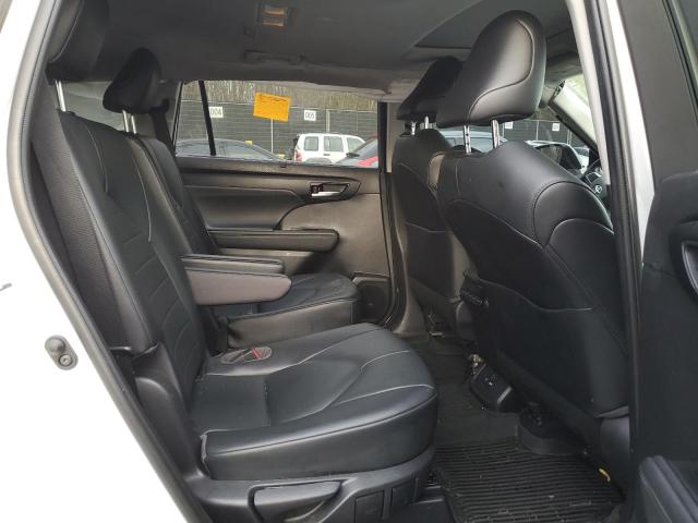 5TDGZRBH1MS141786 - 2021 TOYOTA HIGHLANDER XLE WHITE photo 11