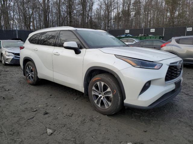 5TDGZRBH1MS141786 - 2021 TOYOTA HIGHLANDER XLE WHITE photo 4