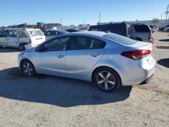 3KPFL4A78JE173276 - 2018 KIA FORTE LX SILVER photo 2