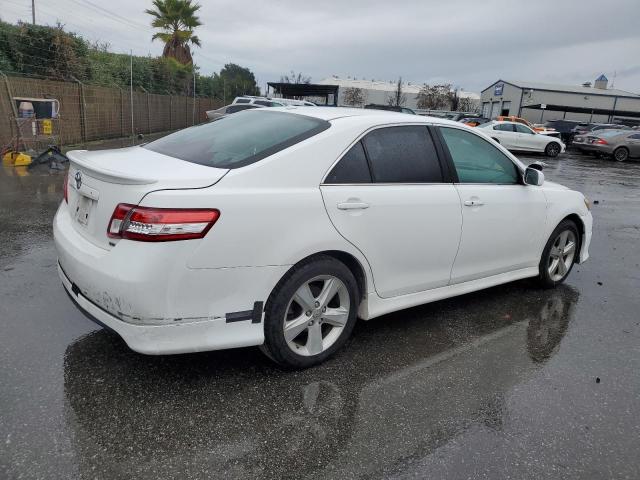 4T1BK3EK3BU628124 - 2011 TOYOTA CAMRY SE WHITE photo 3