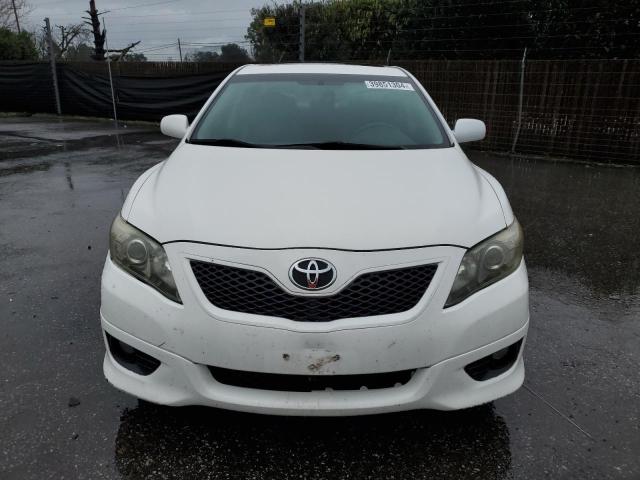 4T1BK3EK3BU628124 - 2011 TOYOTA CAMRY SE WHITE photo 5