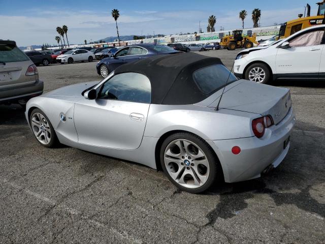 4USBT53545LU11700 - 2005 BMW Z4 3.0 TWO TONE photo 2