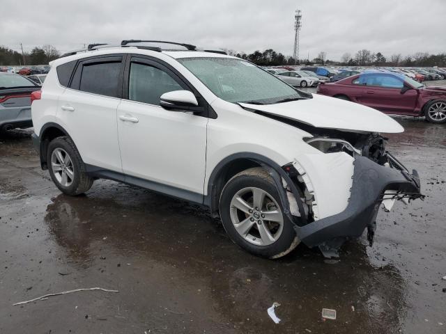 2T3RFREV8FW351287 - 2015 TOYOTA RAV4 XLE WHITE photo 4