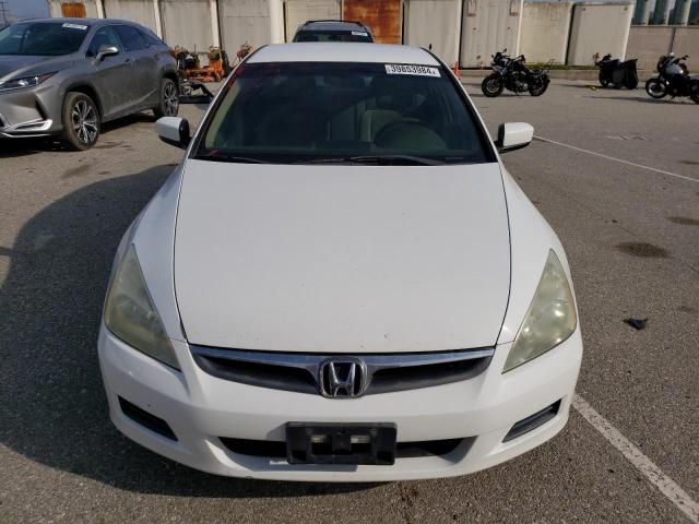 1HGCM56317A205932 - 2007 HONDA ACCORD SE WHITE photo 5