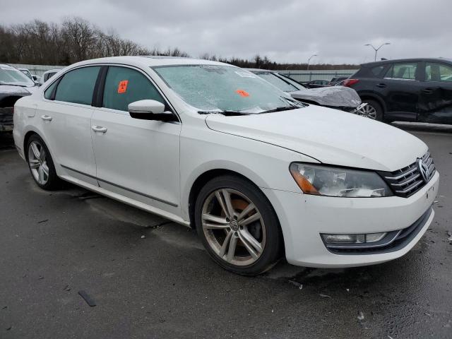 1VWCN7A38DC050551 - 2013 VOLKSWAGEN PASSAT SEL WHITE photo 4