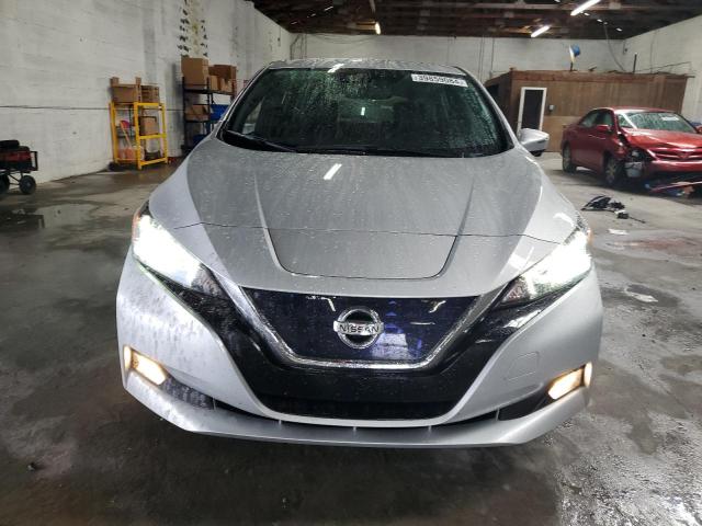 1N4AZ1CPXJC303463 - 2018 NISSAN LEAF S SILVER photo 5