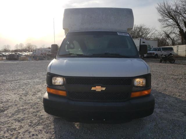 1GB0G2BG3C1174441 - 2012 CHEVROLET EXPRESS G3 WHITE photo 5