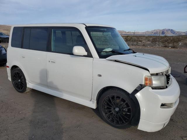 JTLKT334754019682 - 2005 TOYOTA SCION XB WHITE photo 4